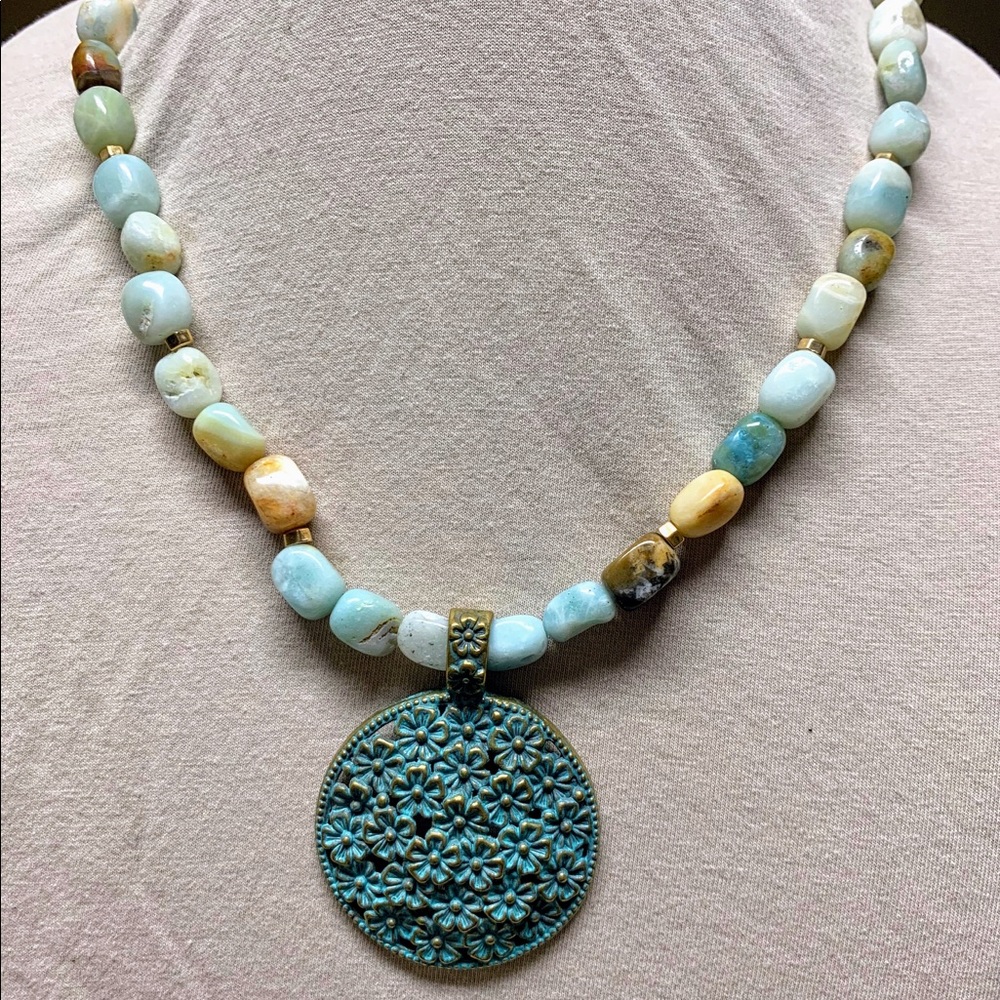 Handcrafted Agate Necklace with Floral Pendant